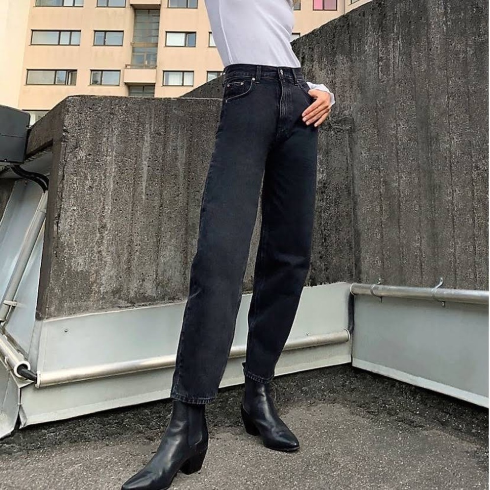 Denim Forum The Gia High Rise Carrot 28” / Size 28 / Dark Black Denim